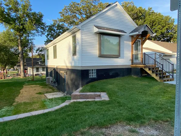 20490 Poplar St, Elkhorn, NE 68022