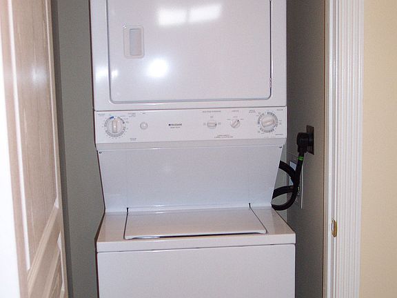 5th image of 411 Maple St #B