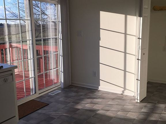 5th image of 105 Heron Dr