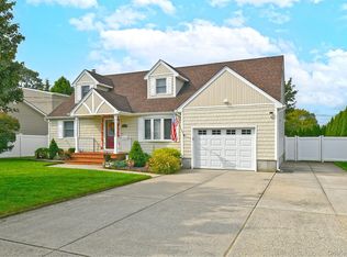 146 Smith Ave, Islip, NY 11751