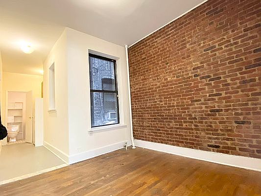 3rd image of 564 Amsterdam Ave APT 2D