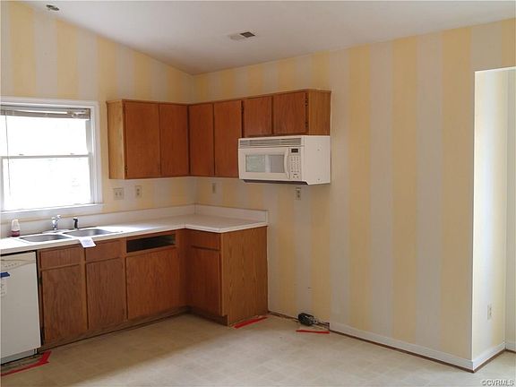 5th image of 1902 Leslie Ln