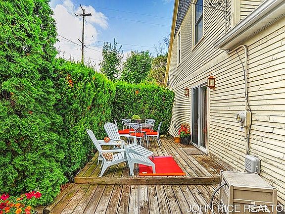 4th image of 148 Carlton Ave SE