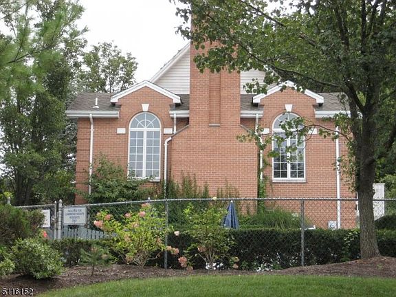 5th image of 903 Somerset Ct