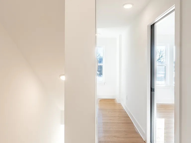102 Duke St #1-8 — Photo 14