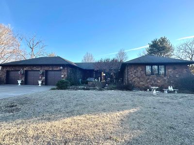 805 Country Club Dr, Newton, KS, 67114
