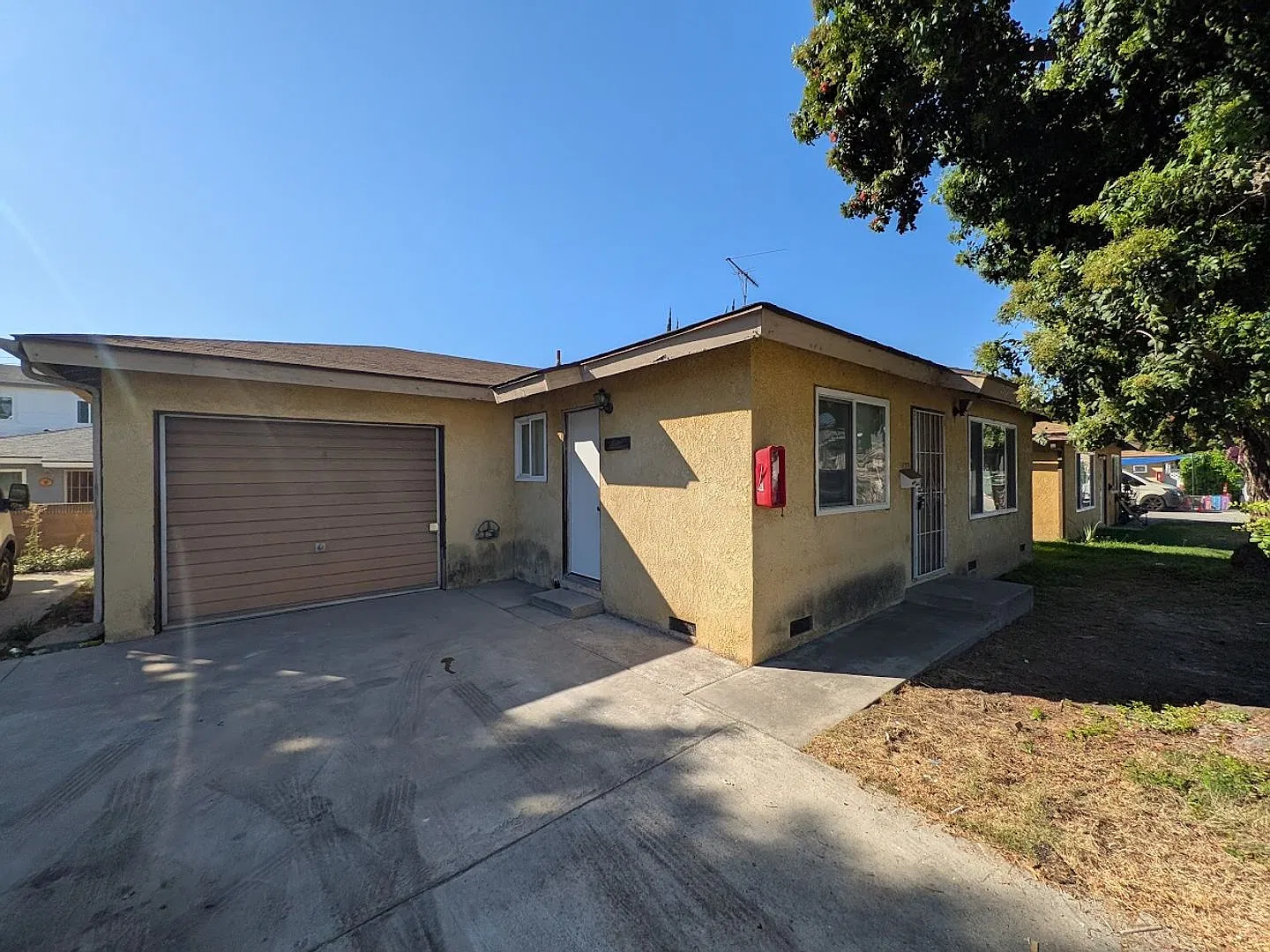 8748 Cedar St — Photo 1