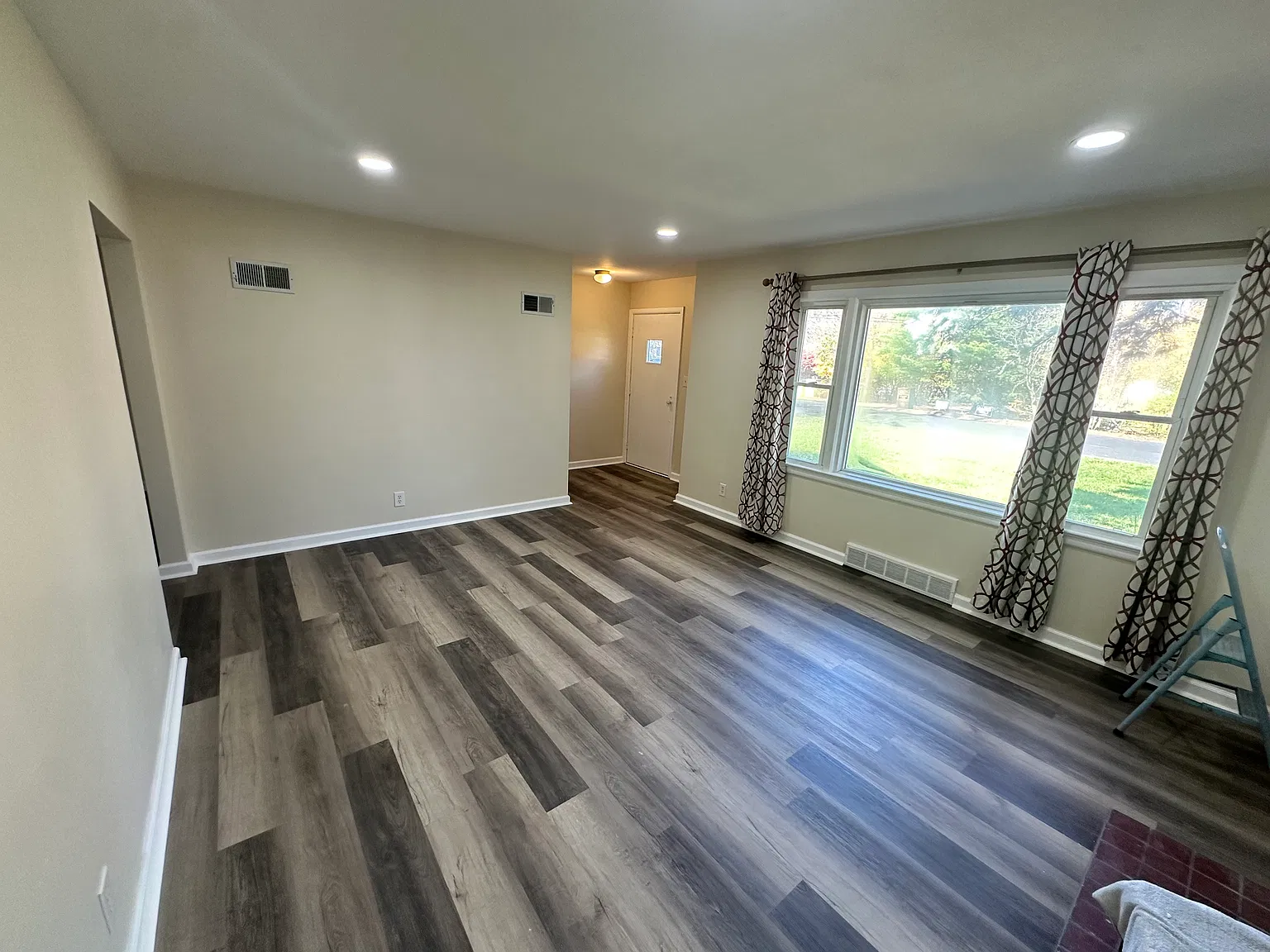 2 bed, 954 sqft, $1,550 — Photo 3