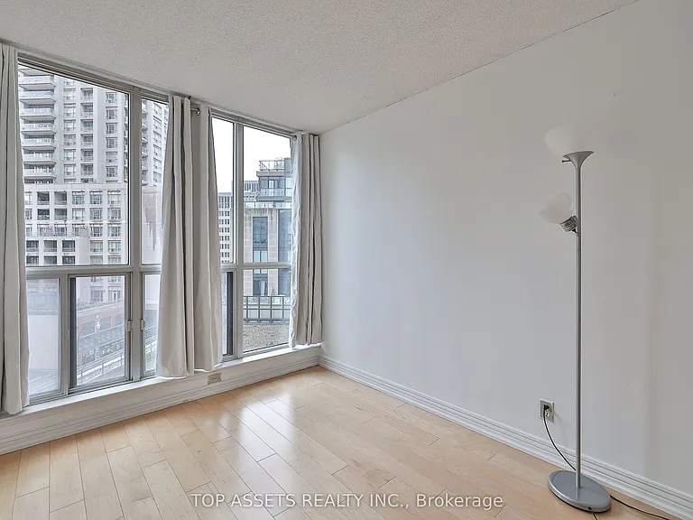 24 Wellesley St W #614 — Photo 31