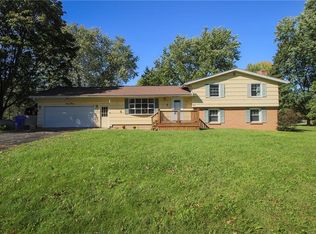 63 Creekview Dr, Rochester, NY 14624