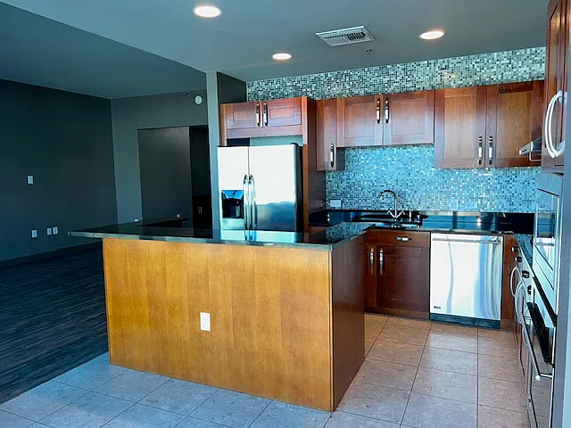 4525 Dean Martin Dr — Photo 7