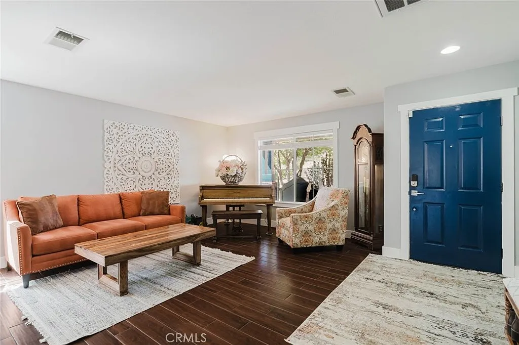 5 bed, 3071 sqft, $6,500 — Photo 4