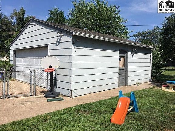 4th image of 1008 College Ln