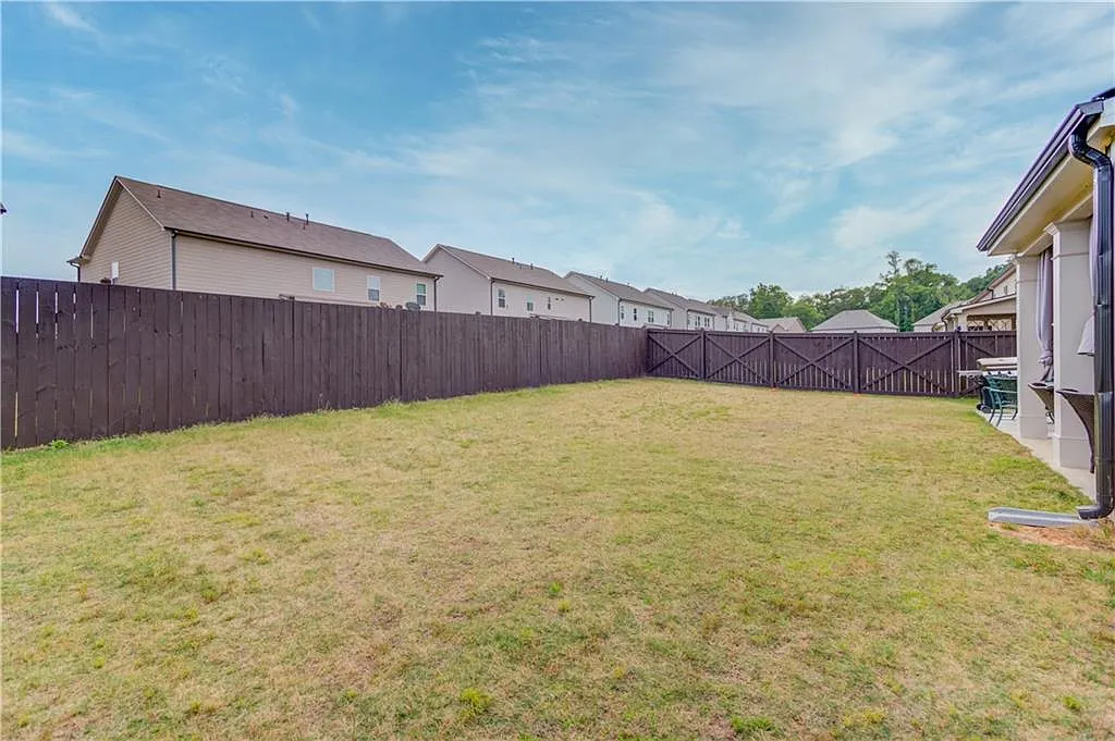 5 bed, 4.0 bath, 2850 sqft, $3,500 — Photo 3