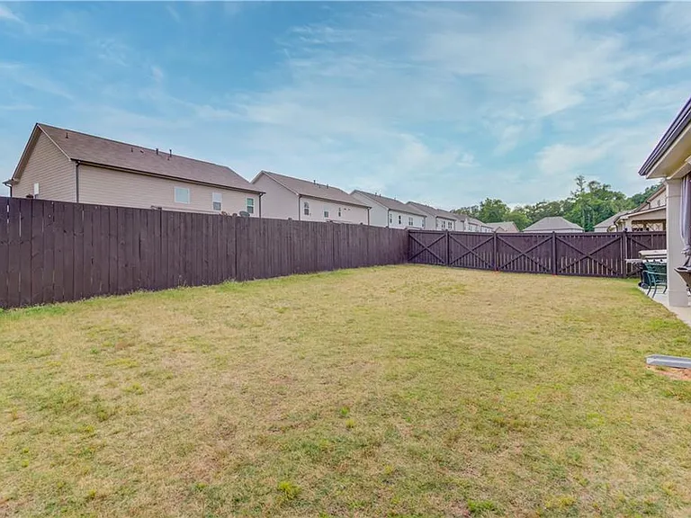 404 Henson Farm Dr — Photo 3