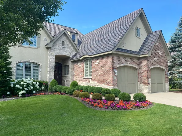 64 Forest Gate Cir, Oak Brook, IL 60523