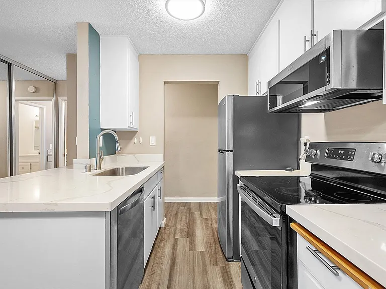 960 Shorepoint Ct #205 — Photo 6