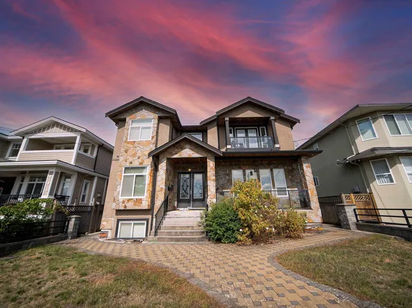 5957 McKee St, Burnaby, BC V5J 2V6