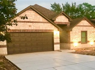 620 Hallvale Dr, White Settlement, TX 76108