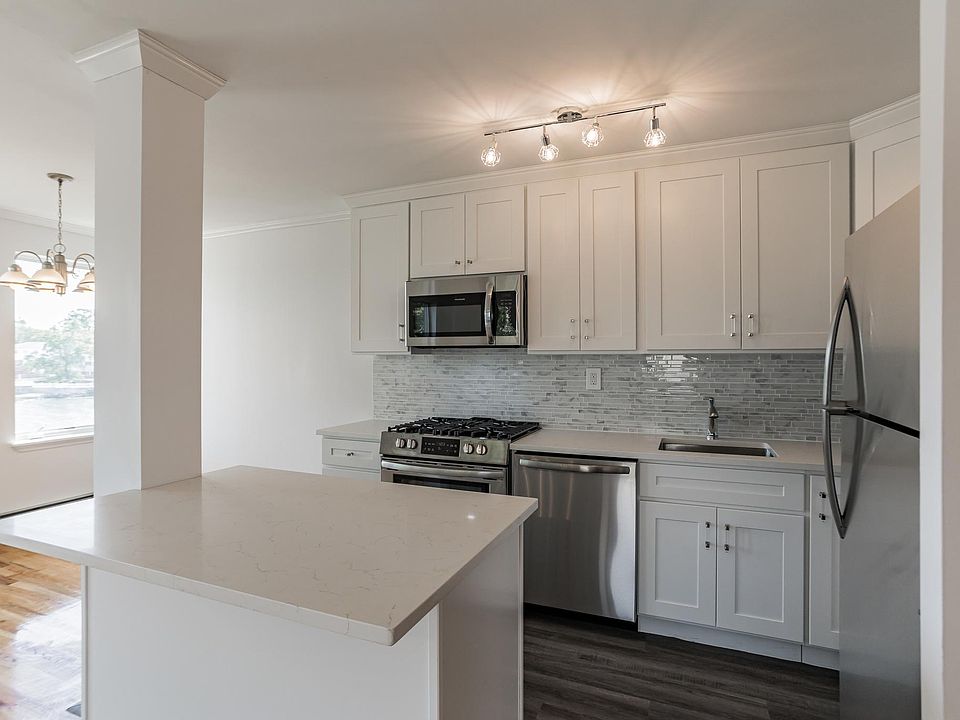 1st image of 1465 Outlook Ave Floor 2