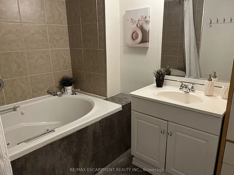 4 Sunning Hill Ave #LOWER — Photo 12