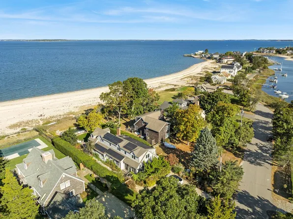 84 Scotts Landing Rd, Southampton, NY 11968