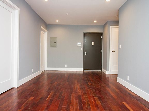 3rd image of 804 Jefferson Ave Penthouse 2E