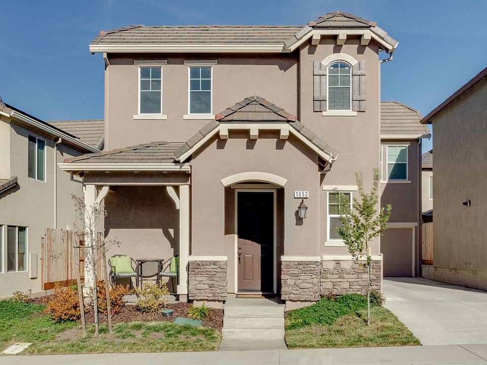 1st image of 1052 Bridlewood Dr