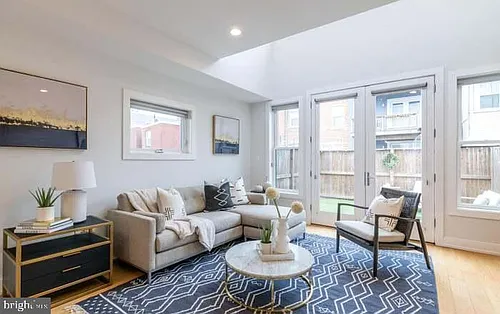 628 I St NE #3 Photo 1