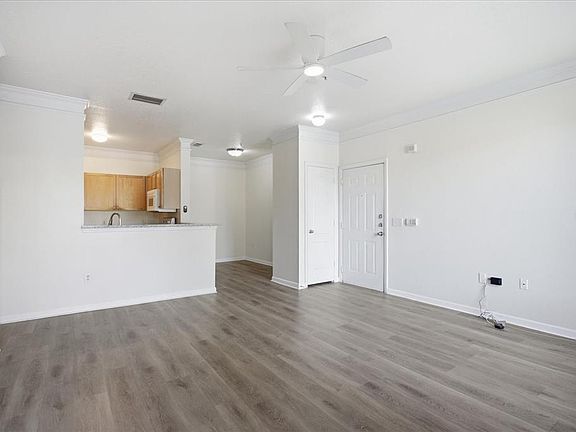 5th image of 8849 Villa View Cir Unit 203