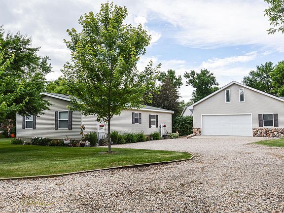 2nd image of 101 Shorewood Dr