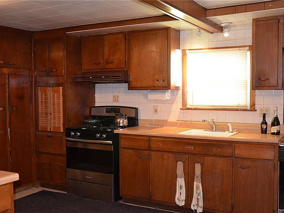 3rd image of 161 Lochland Dr