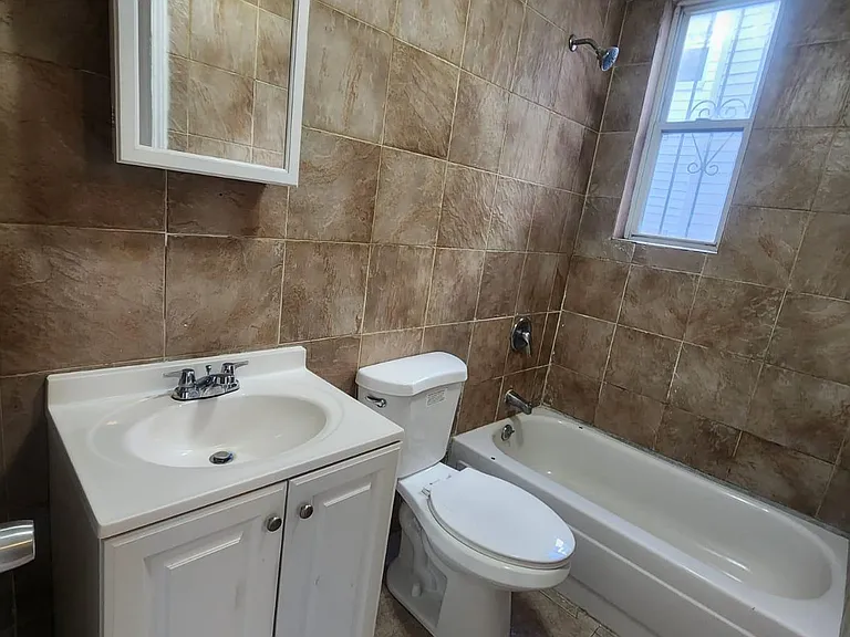 310 14th Ave #7 — Photo 10