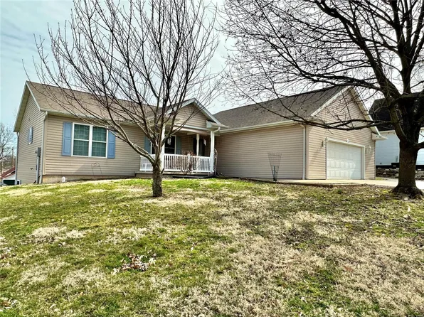 1305 S Main St, Hillsboro, IL 62049