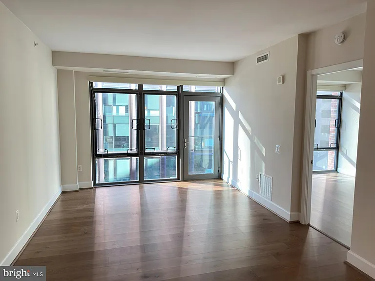 7171 Woodmont Ave #606 — Photo 3
