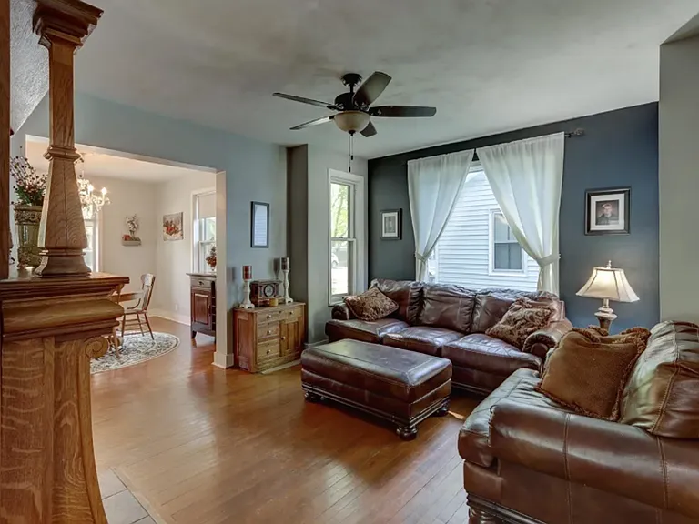 511 W Wisconsin St — Photo 13