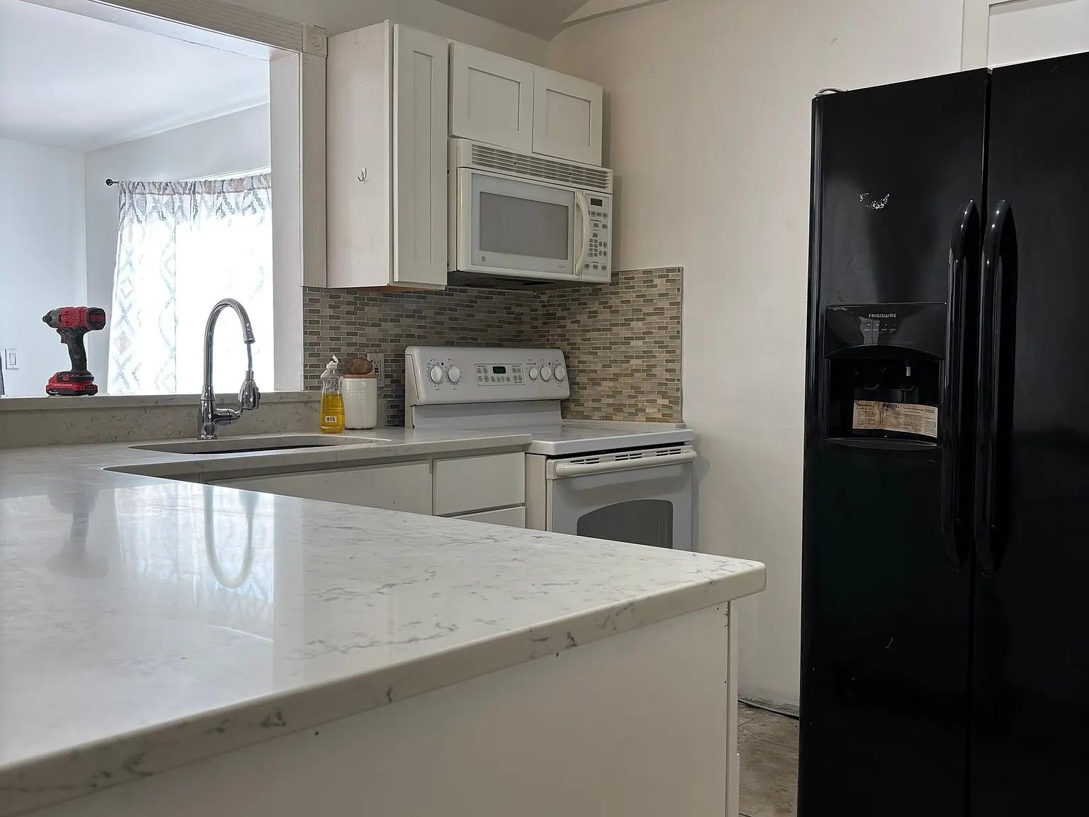 3 bed, 2.0 bath, 1280 sqft, $2,500 — Photo 3