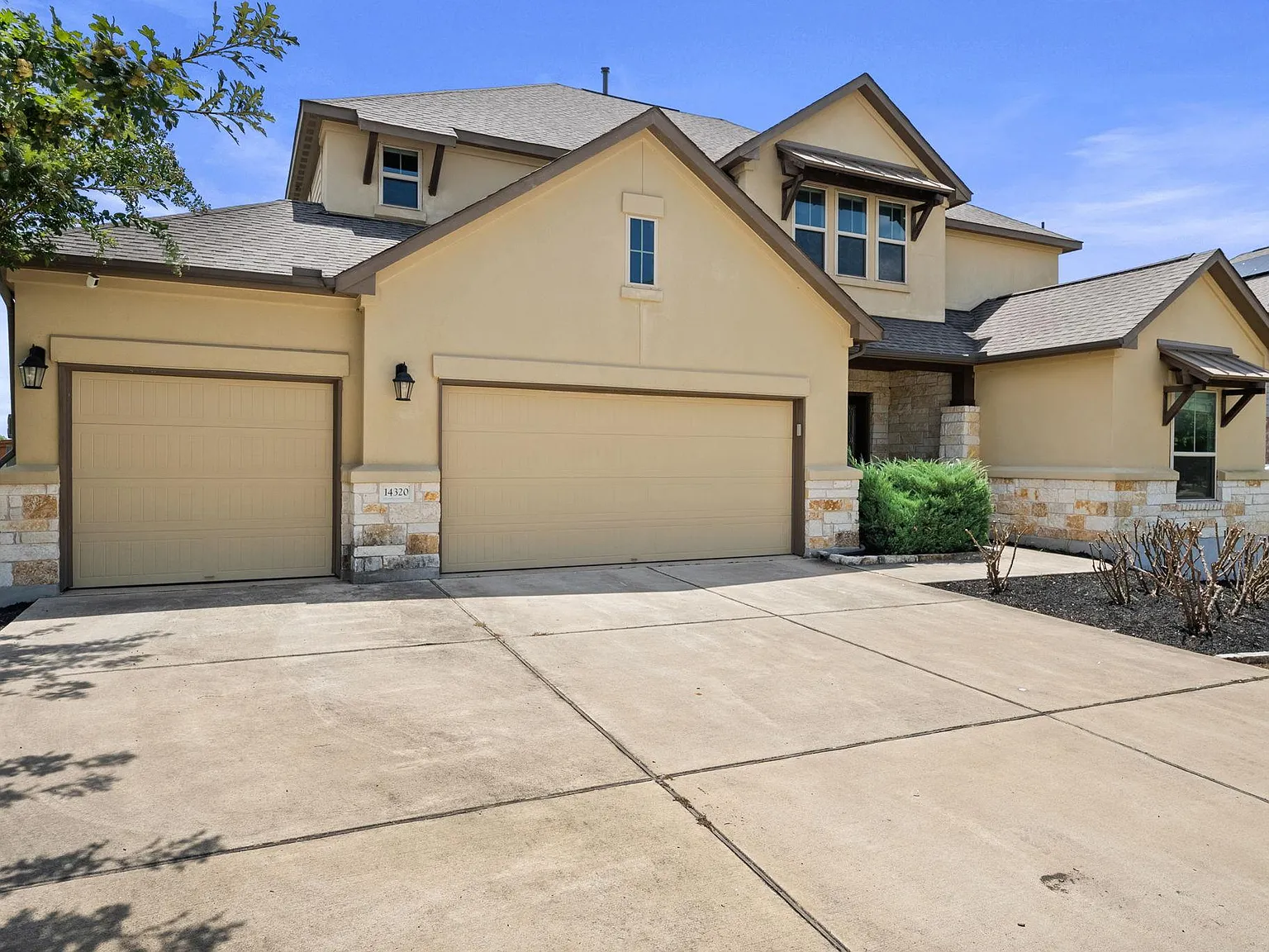 5 bed, 4.5 bath, 3797 sqft, $3,700 — Photo 1