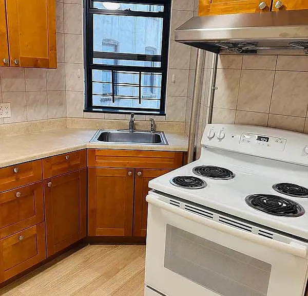 123 Mott St #13 — Photo 3