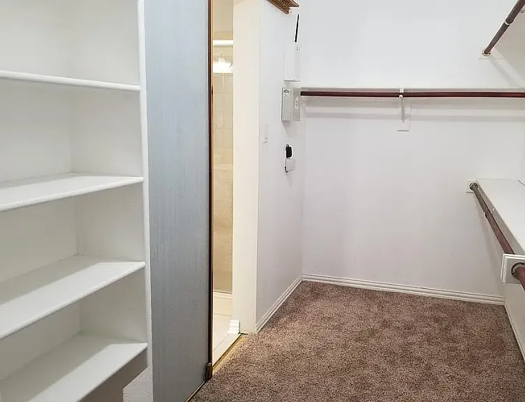 806 Cascades Dr — Photo 30