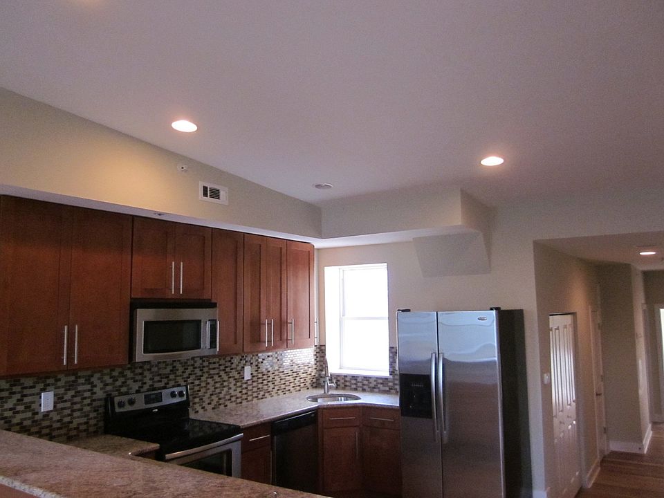 1st image of 1916 W Girard Ave APT 1F