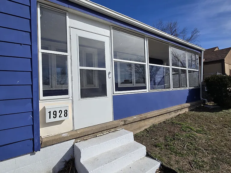 1928 N Volutsia Ave — Photo 2