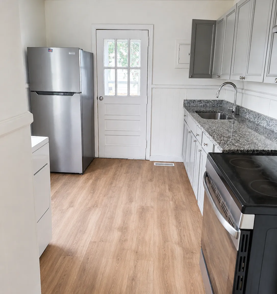1021 Moravia St — Photo 2