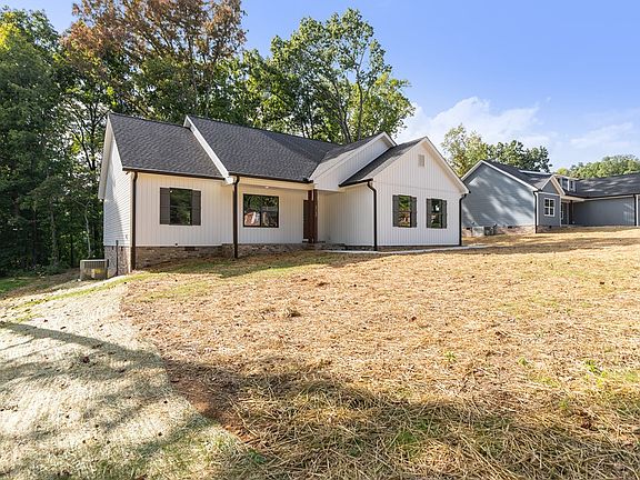 3rd image of 2562 Oakwood Ln