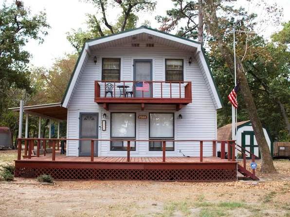 7388 Panorama Dr E, Frankston, TX 75763