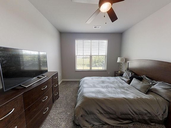 5th image of 1601 Hoel Ave #111