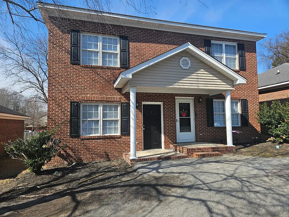313 W Main St