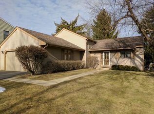 4942 Carriage Dr, Gurnee, IL 60031