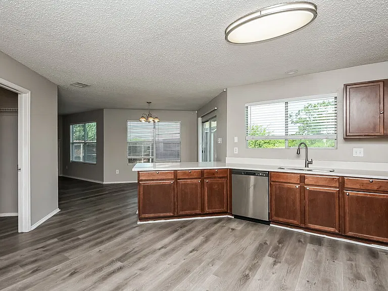 8304 Cutter Hill Ave — Photo 9