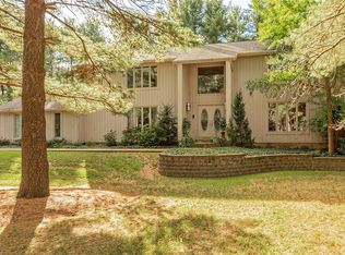 10 E Juniper Ln, Moreland Hills, OH